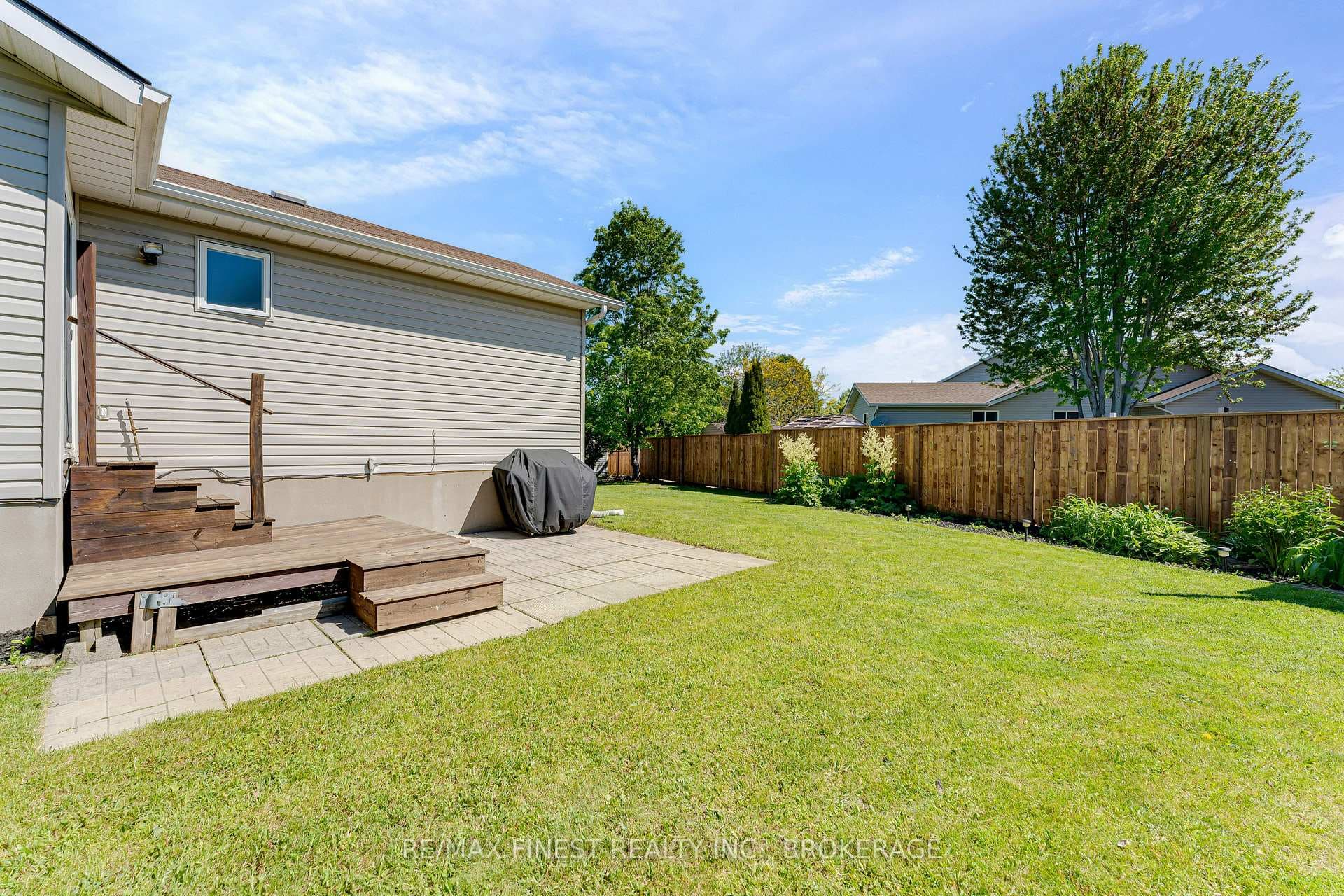 570 Freeman Crescent photo 41