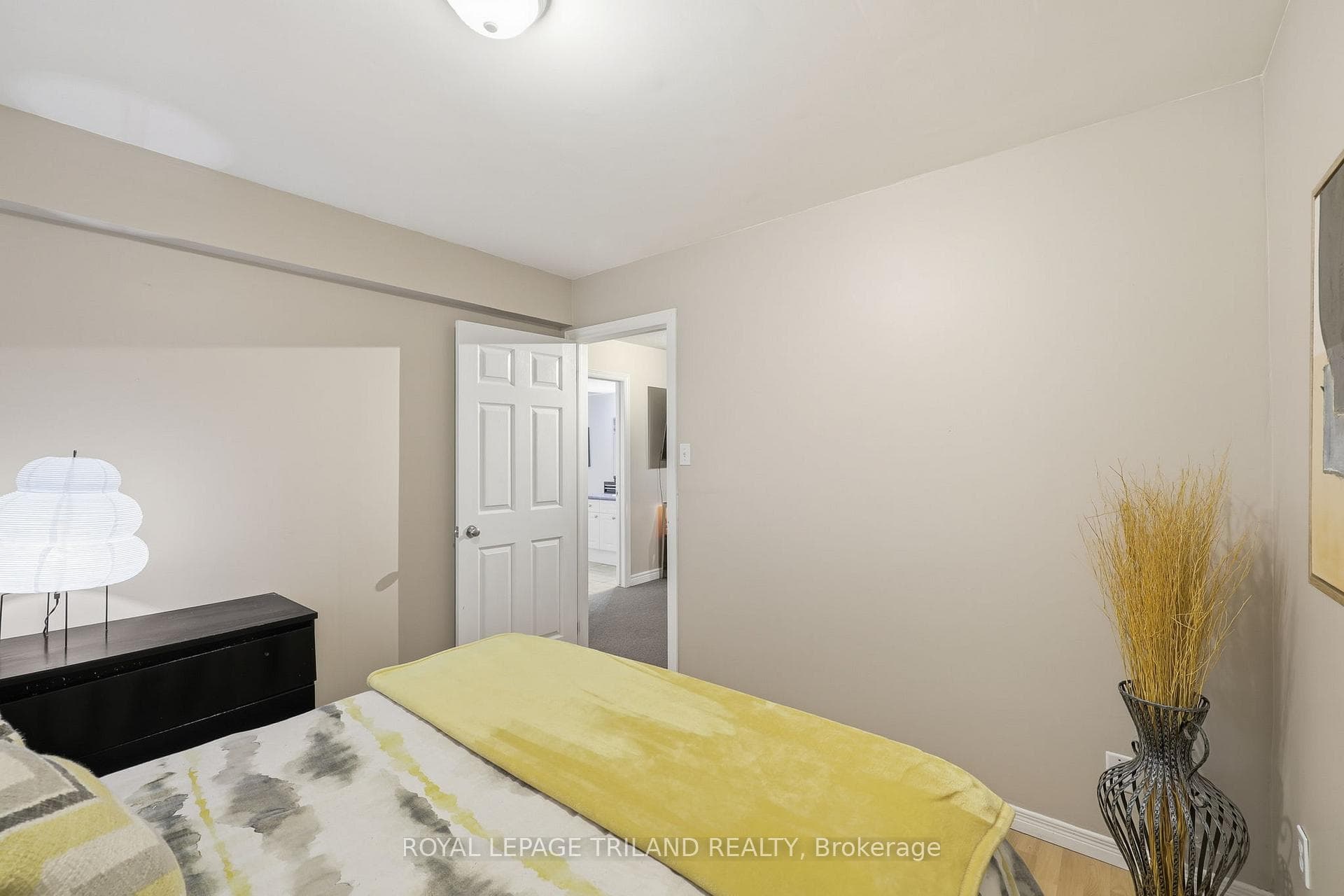 1041 BLYTHWOOD Road photo 26