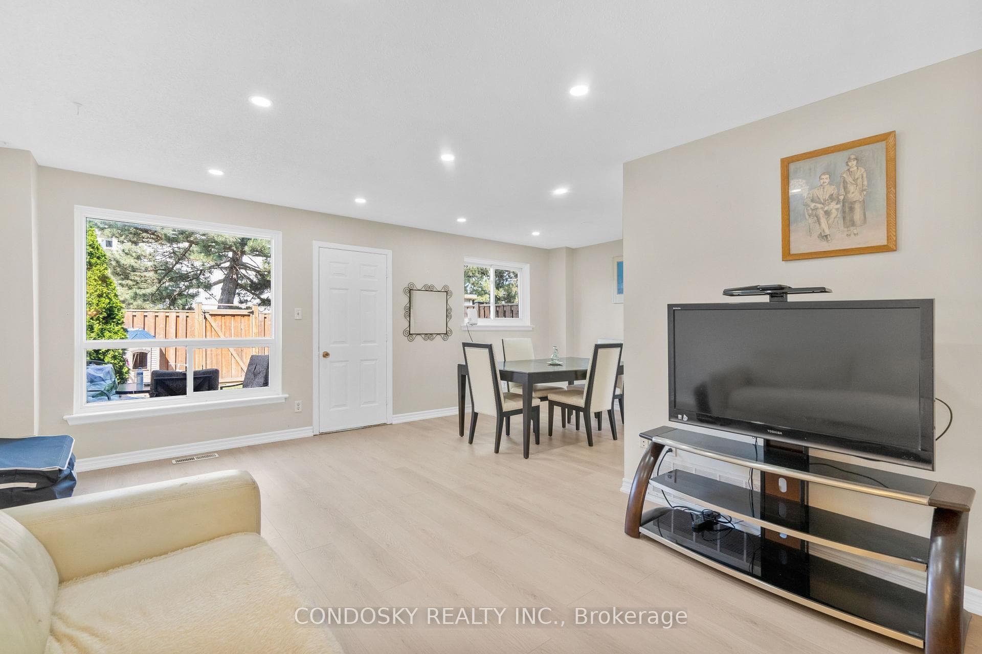 42 Village Court photo 6