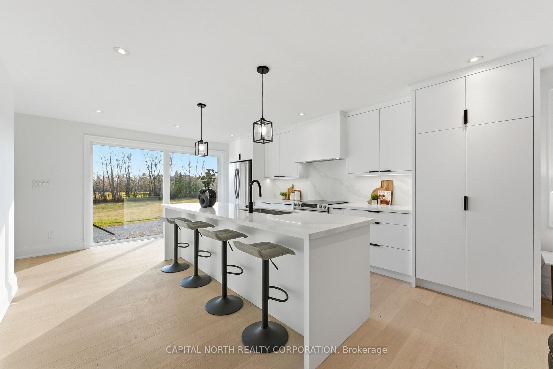 26375 Woodbine Avenue photo 9