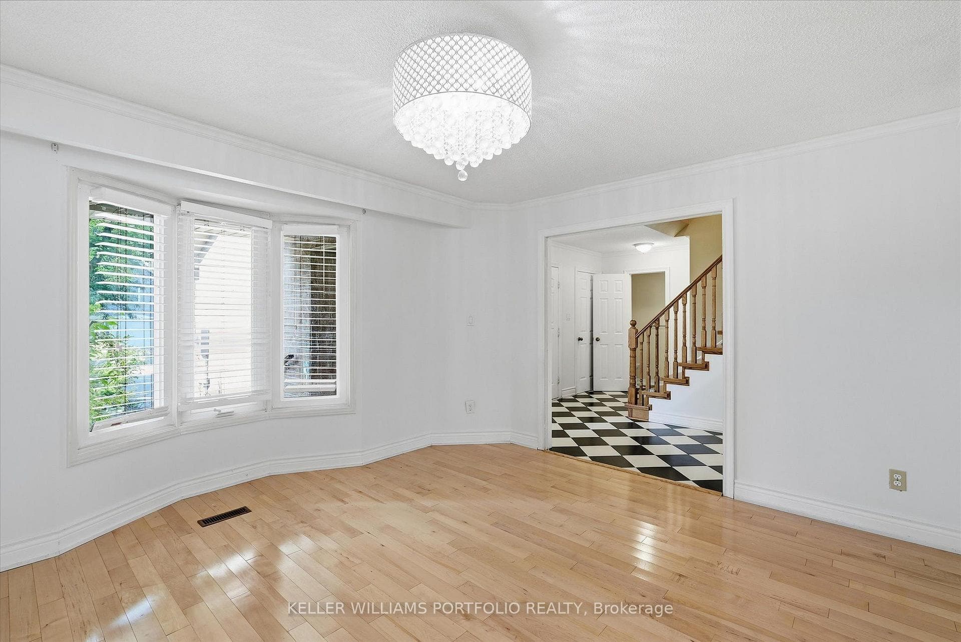 73 Jessica Gardens photo 7