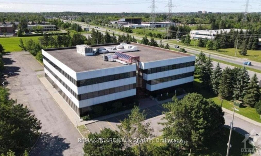 2465 ST LAURENT Boulevard photo 2