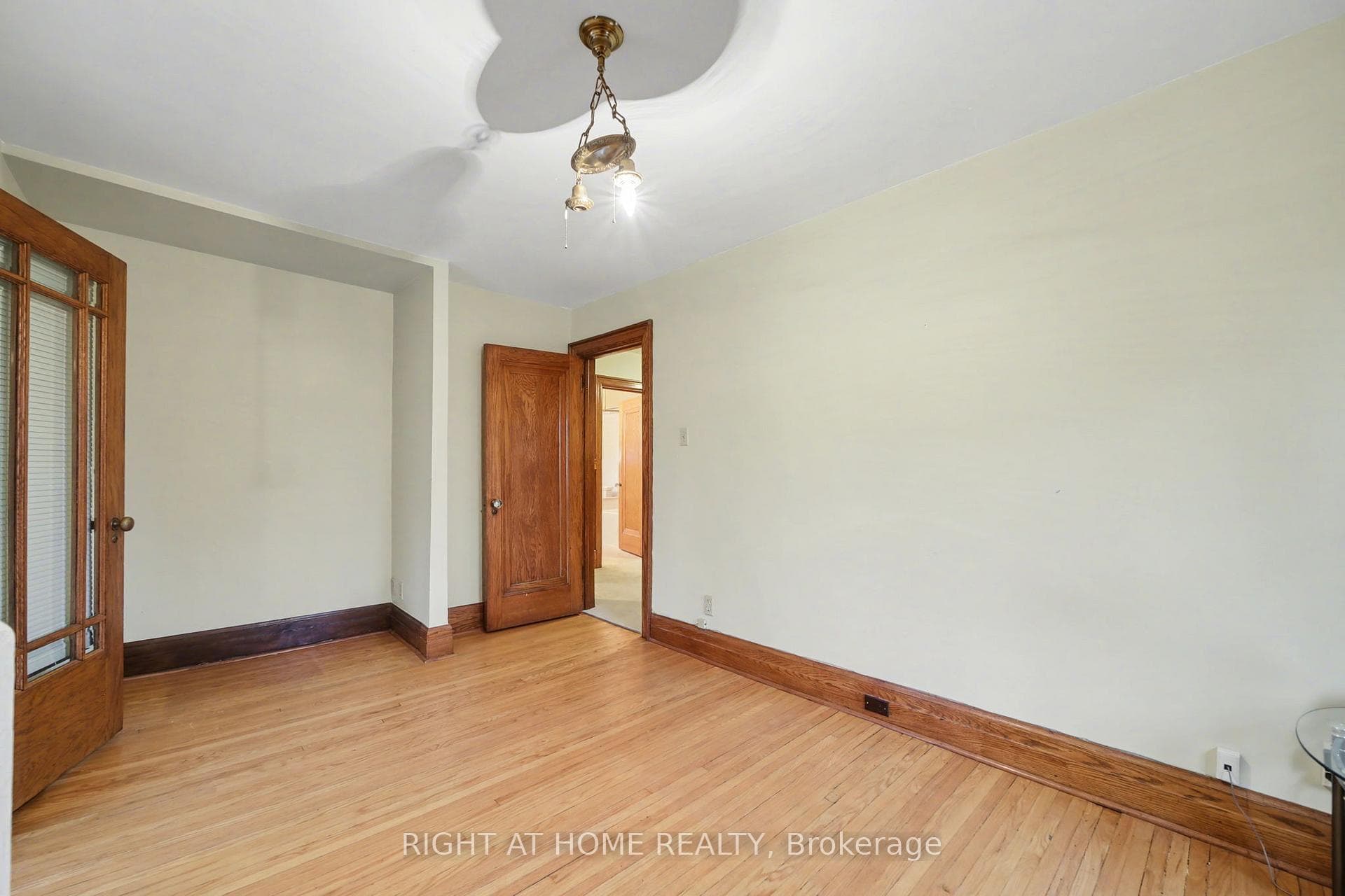 32 Hollywood Crescent photo 24