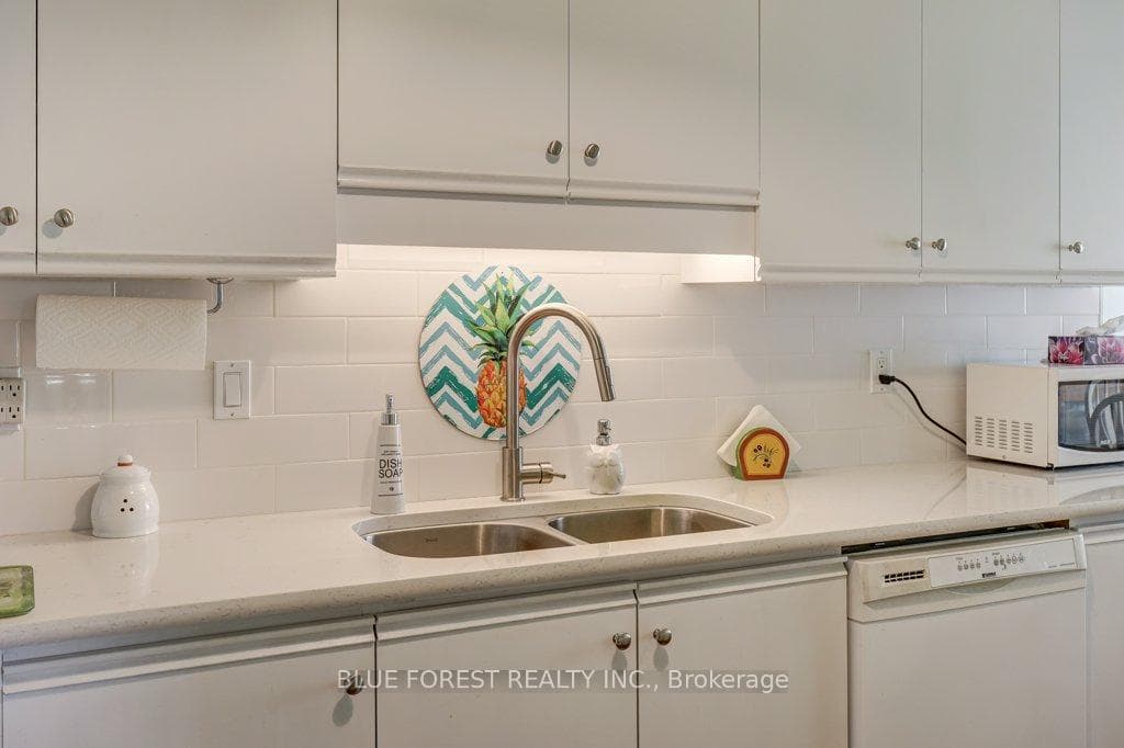 744 Wonderland Road Unit 707 photo 18