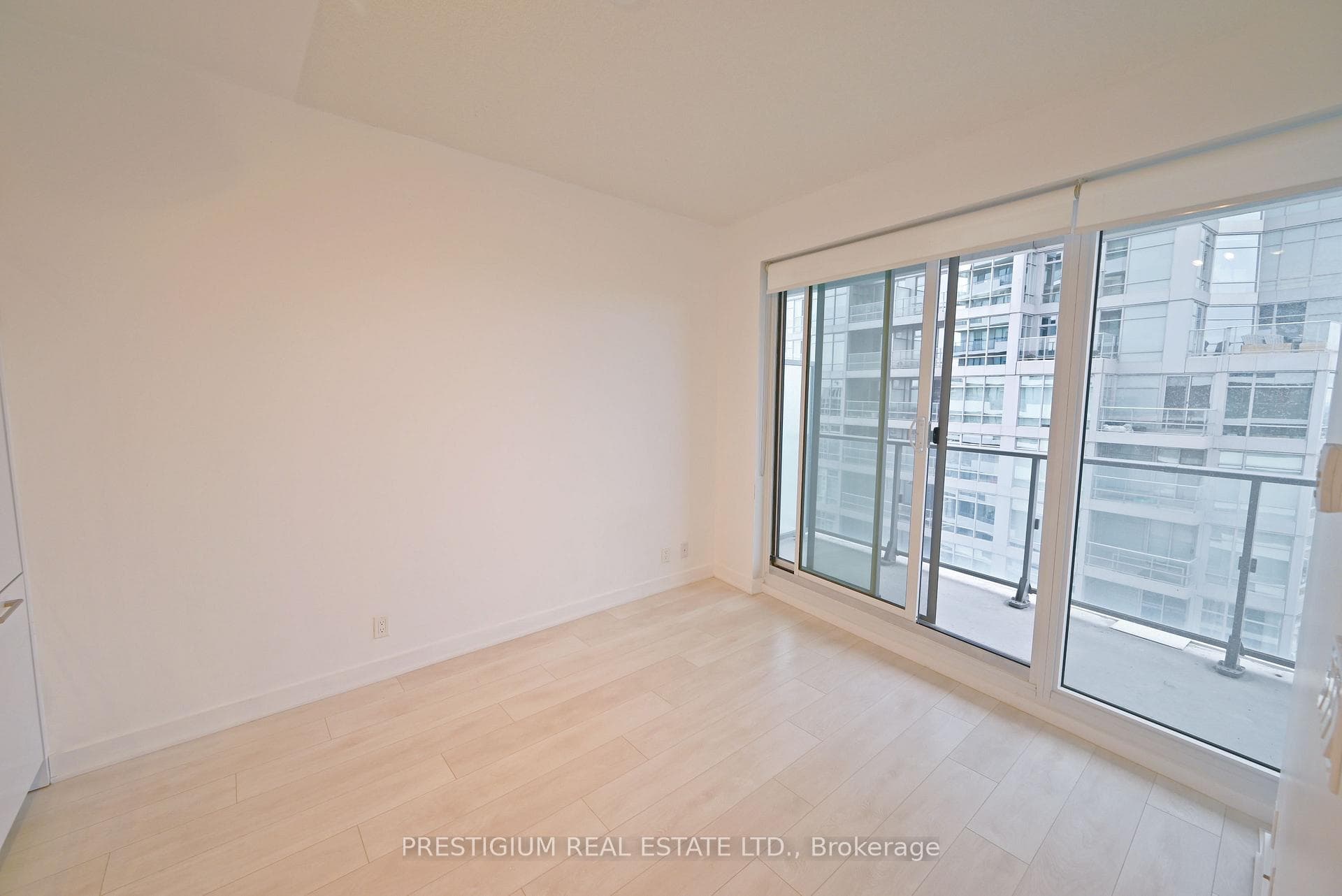 2221 Yonge Street Unit 3907 photo 6