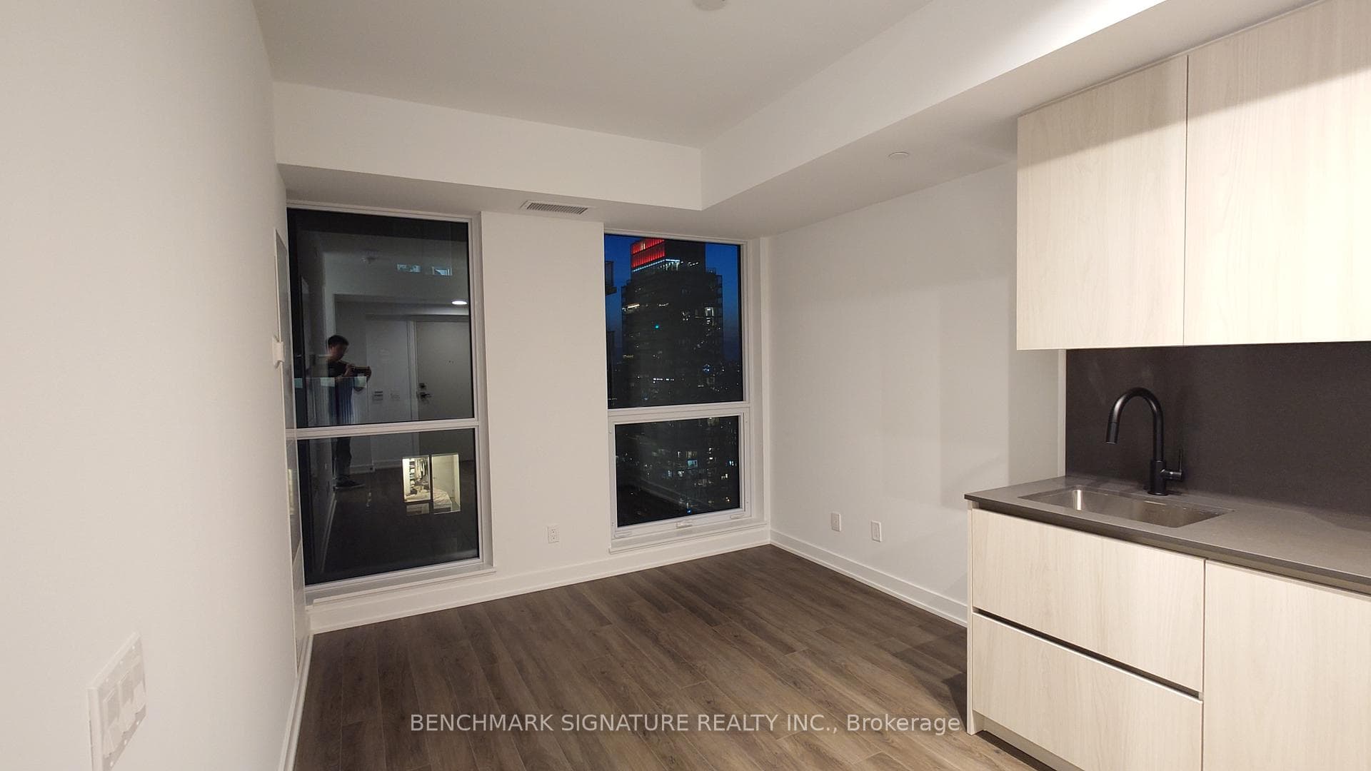 327 King Street Unit 2505 photo 5