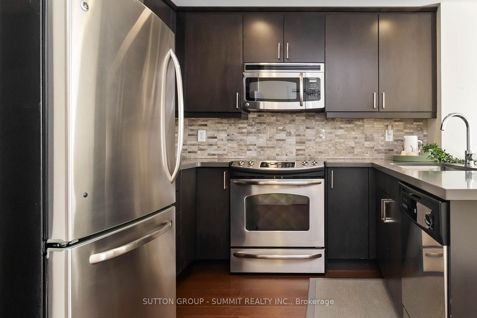 551 Maple Avenue Unit 816 photo 4