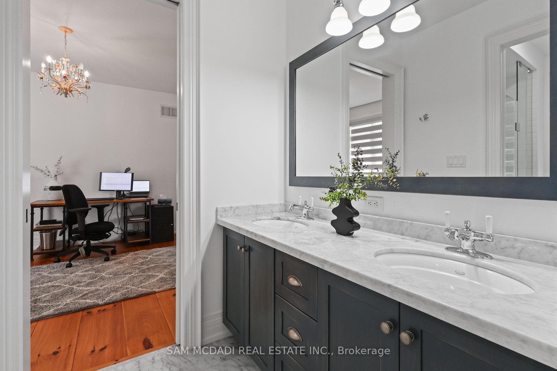 725 Queensway N/A photo 23
