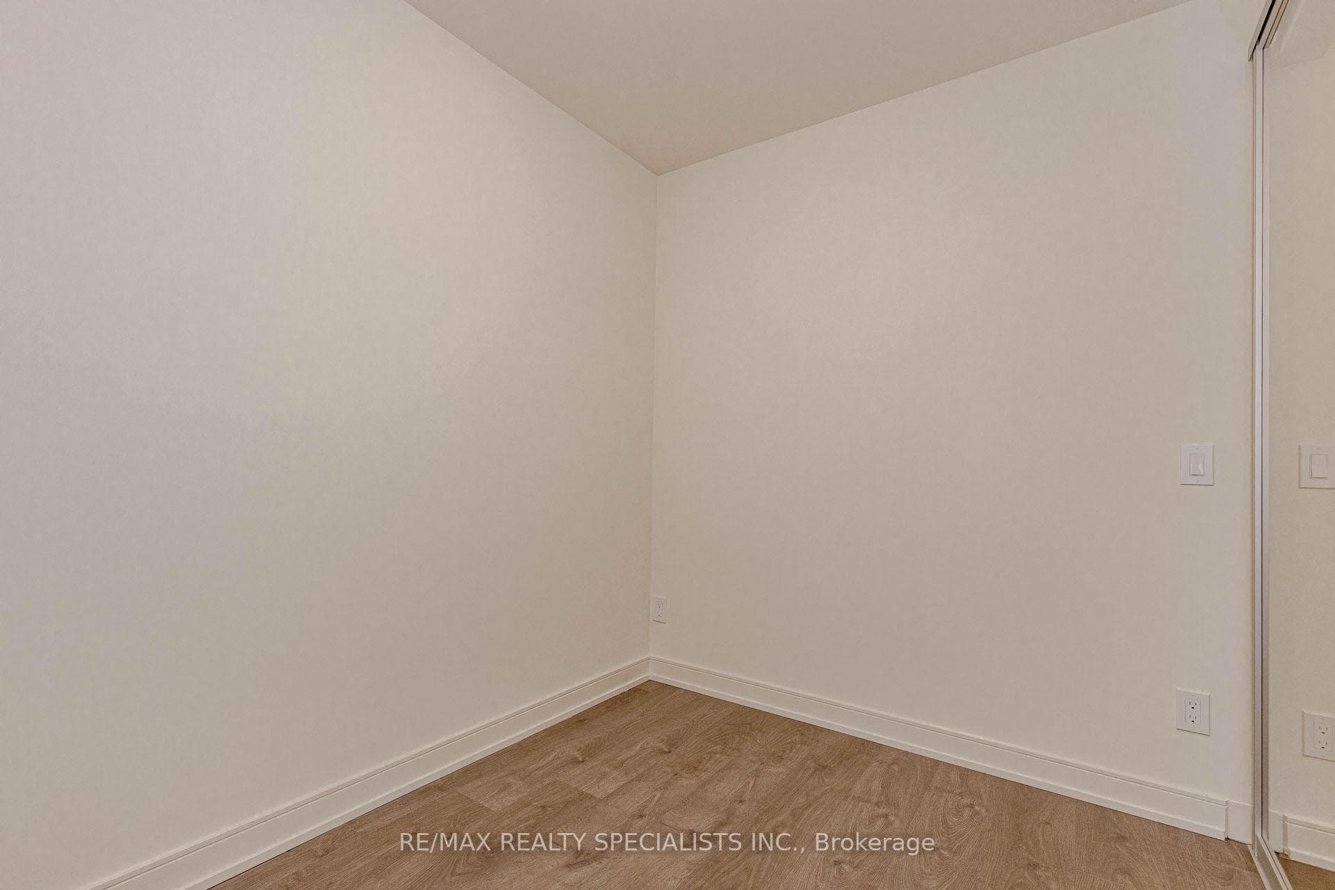 8020 Derry Road Unit 701 photo 26