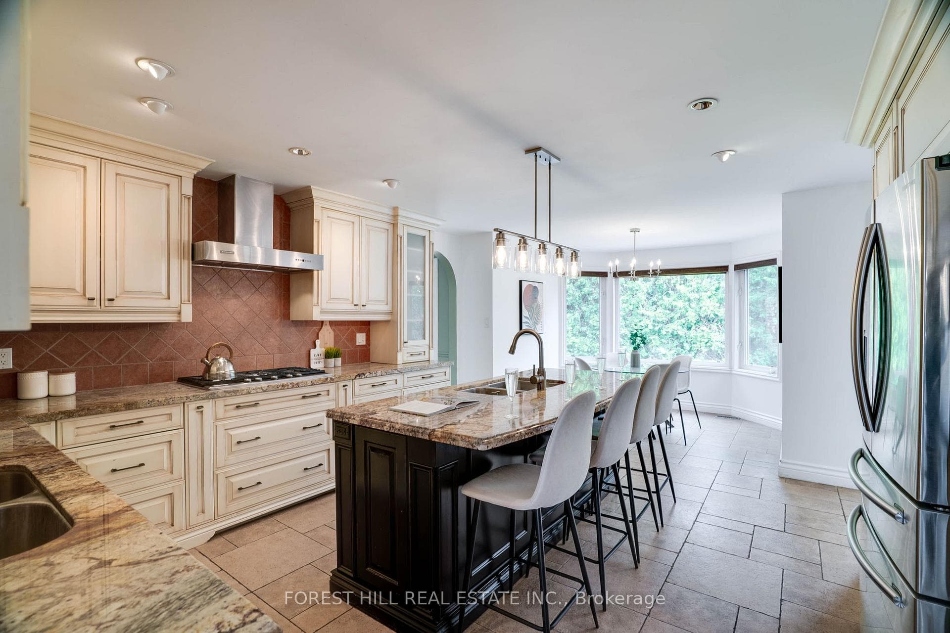 244 Waterloo Avenue photo 9
