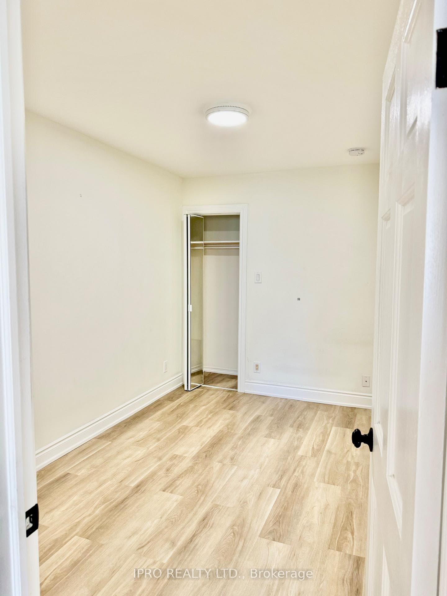 40 Sanderstead Avenue photo 10