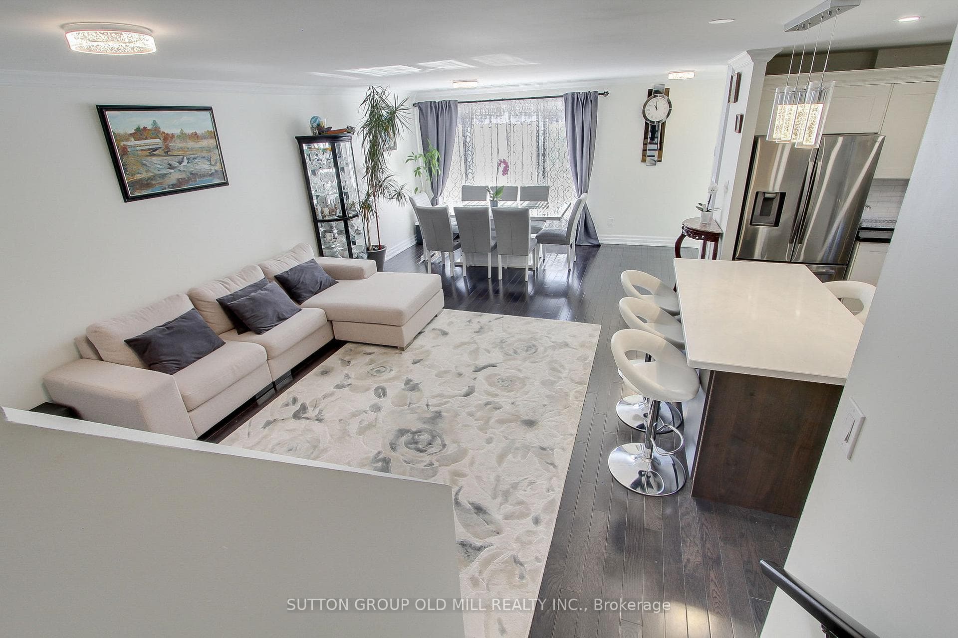 1261 Consort Crescent photo 14