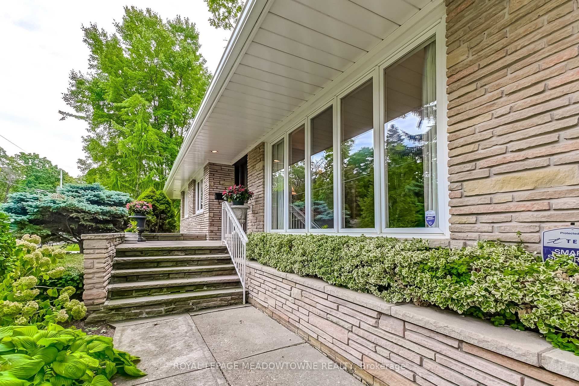 1520 Camelford Road photo 2