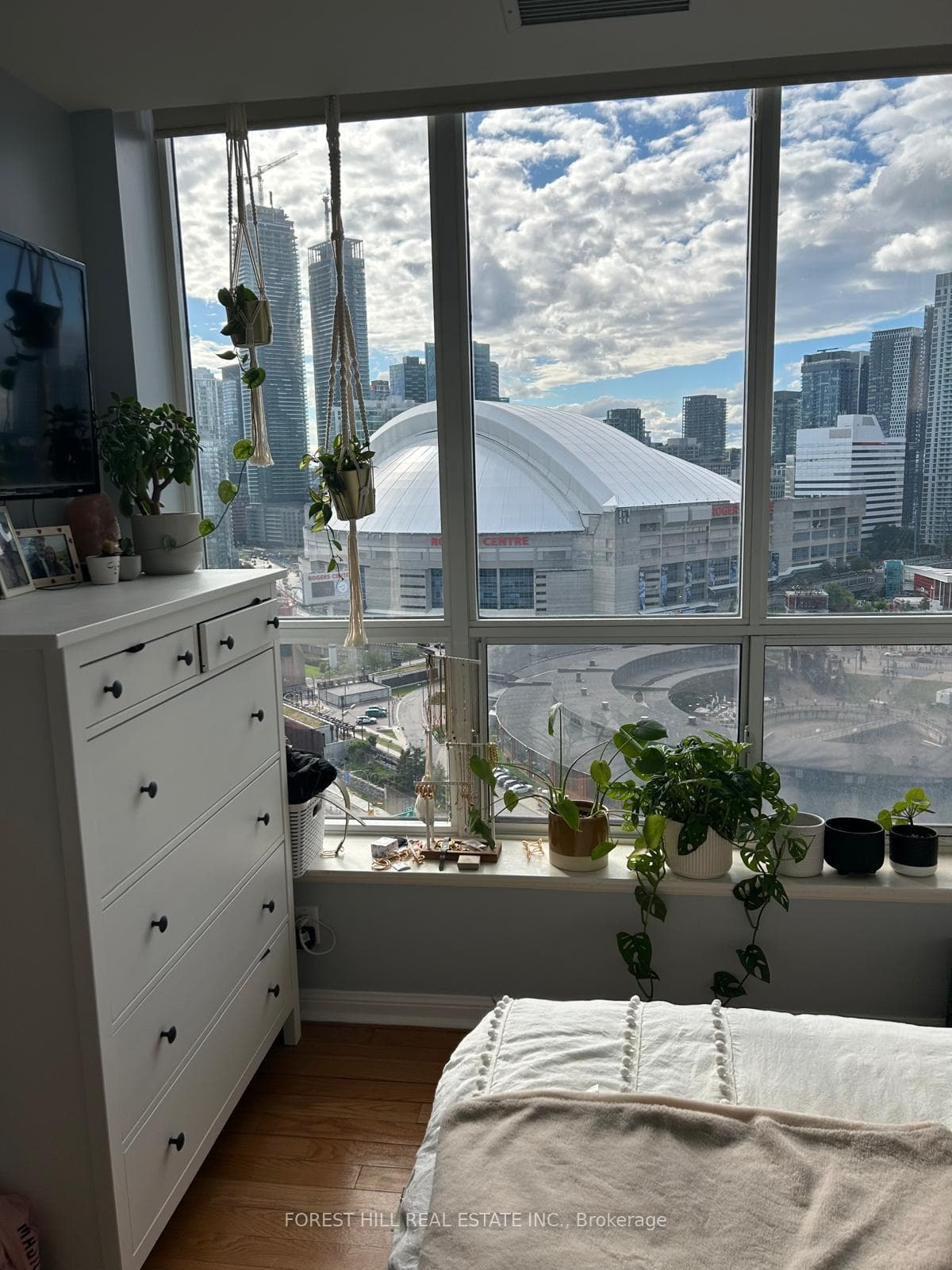 230 Queens Quay Avenue Unit 2512 photo 11