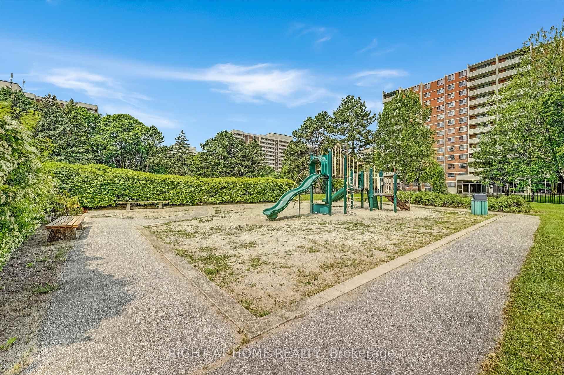 1250 Bridletowne Circle Unit 901 photo 24