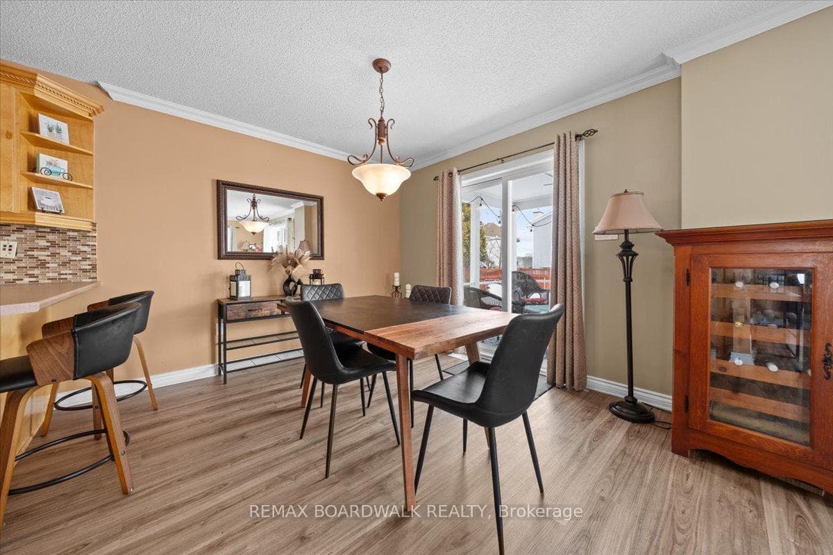 2285 Cecile Crescent photo 11
