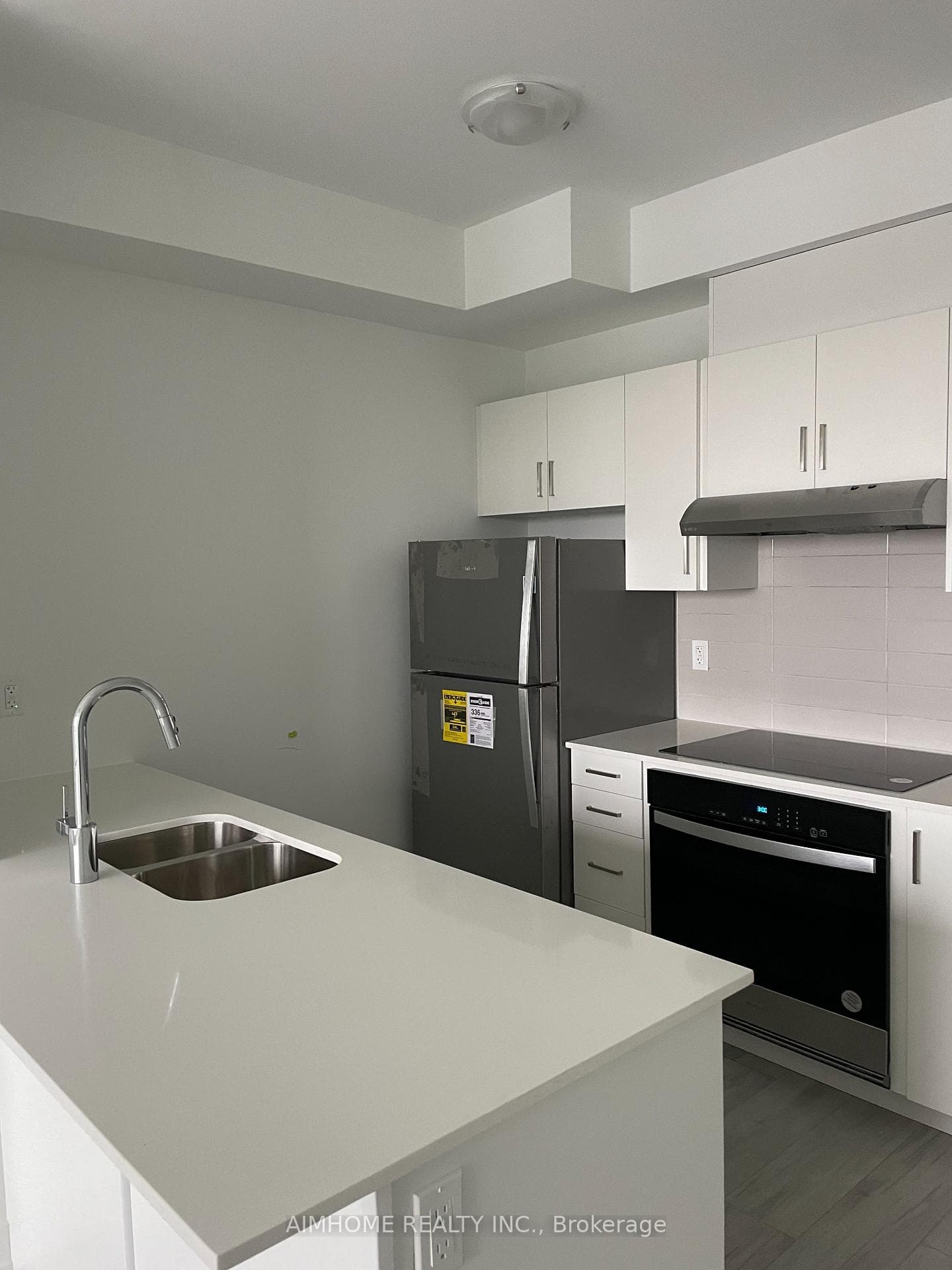 1035 Southdown Road Unit 1214 photo 3