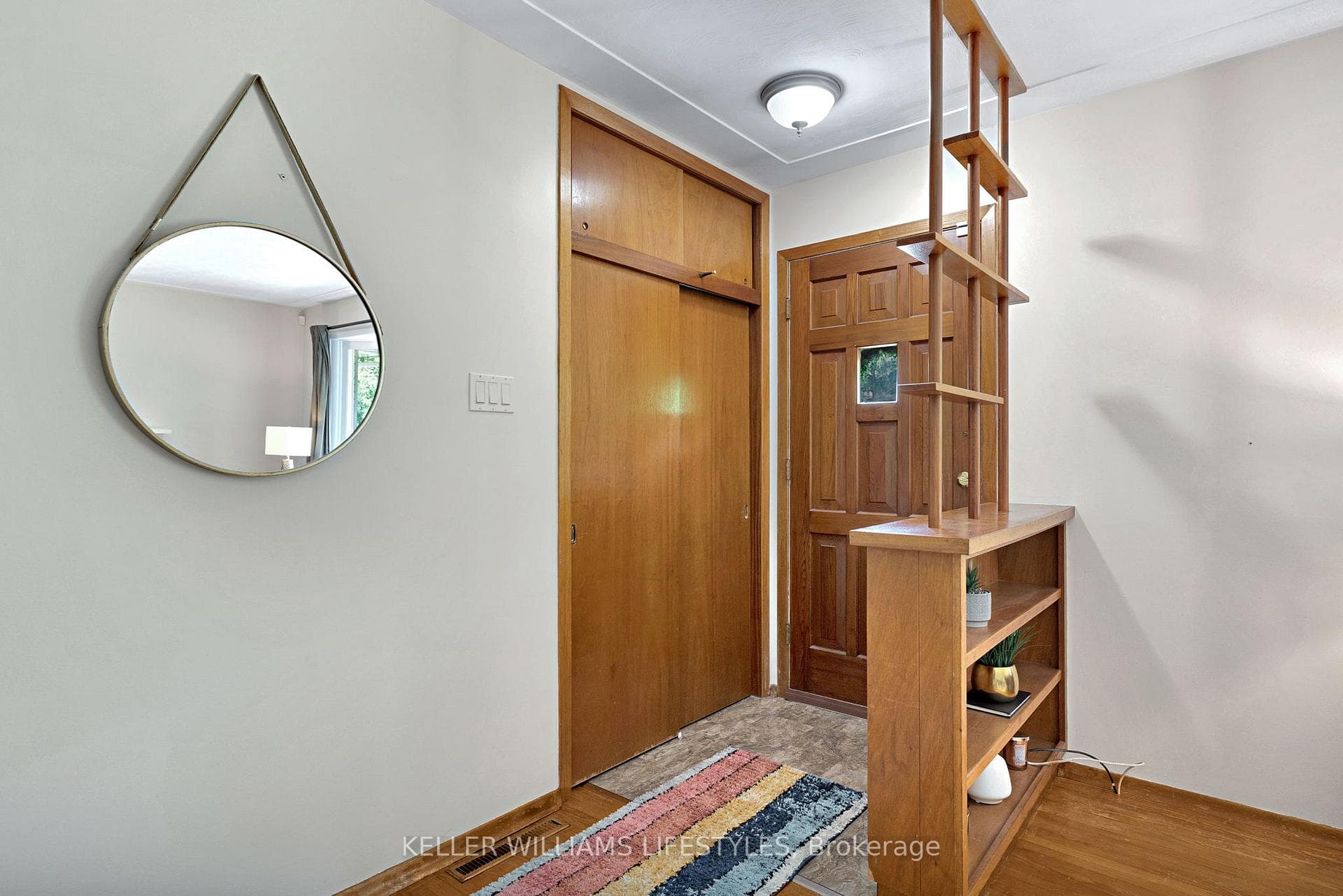 564 CHIDDINGTON Avenue photo 4