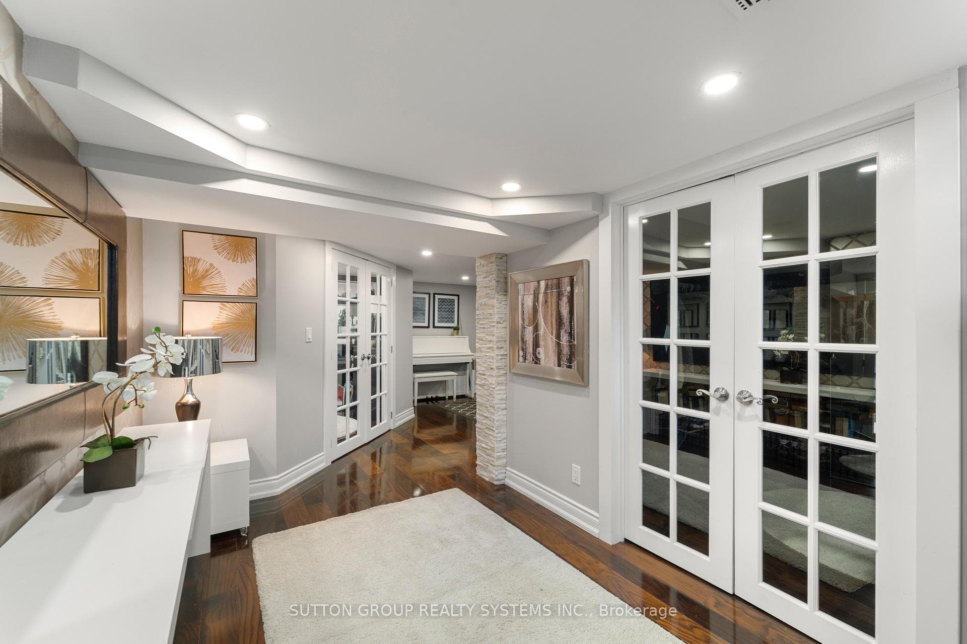 146 Martin Grove Road photo 26