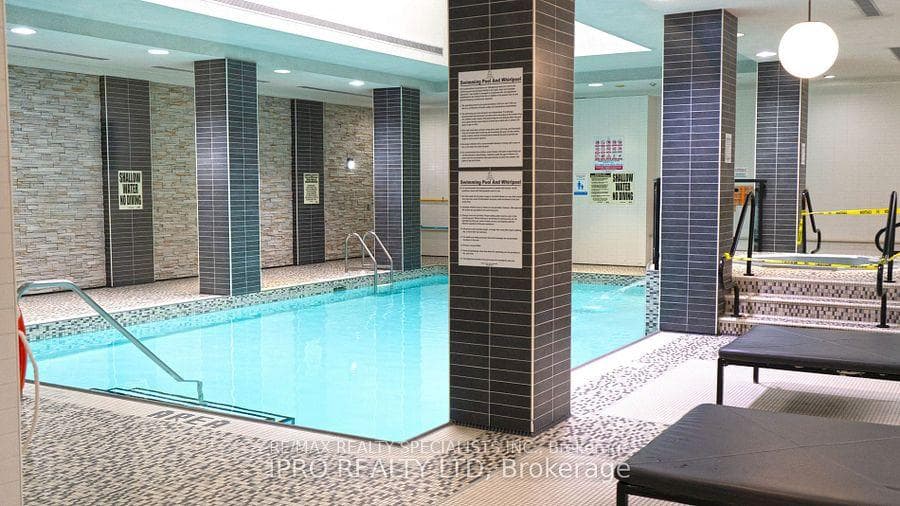310 Burnhamthorpe Road Unit 2210 photo 23