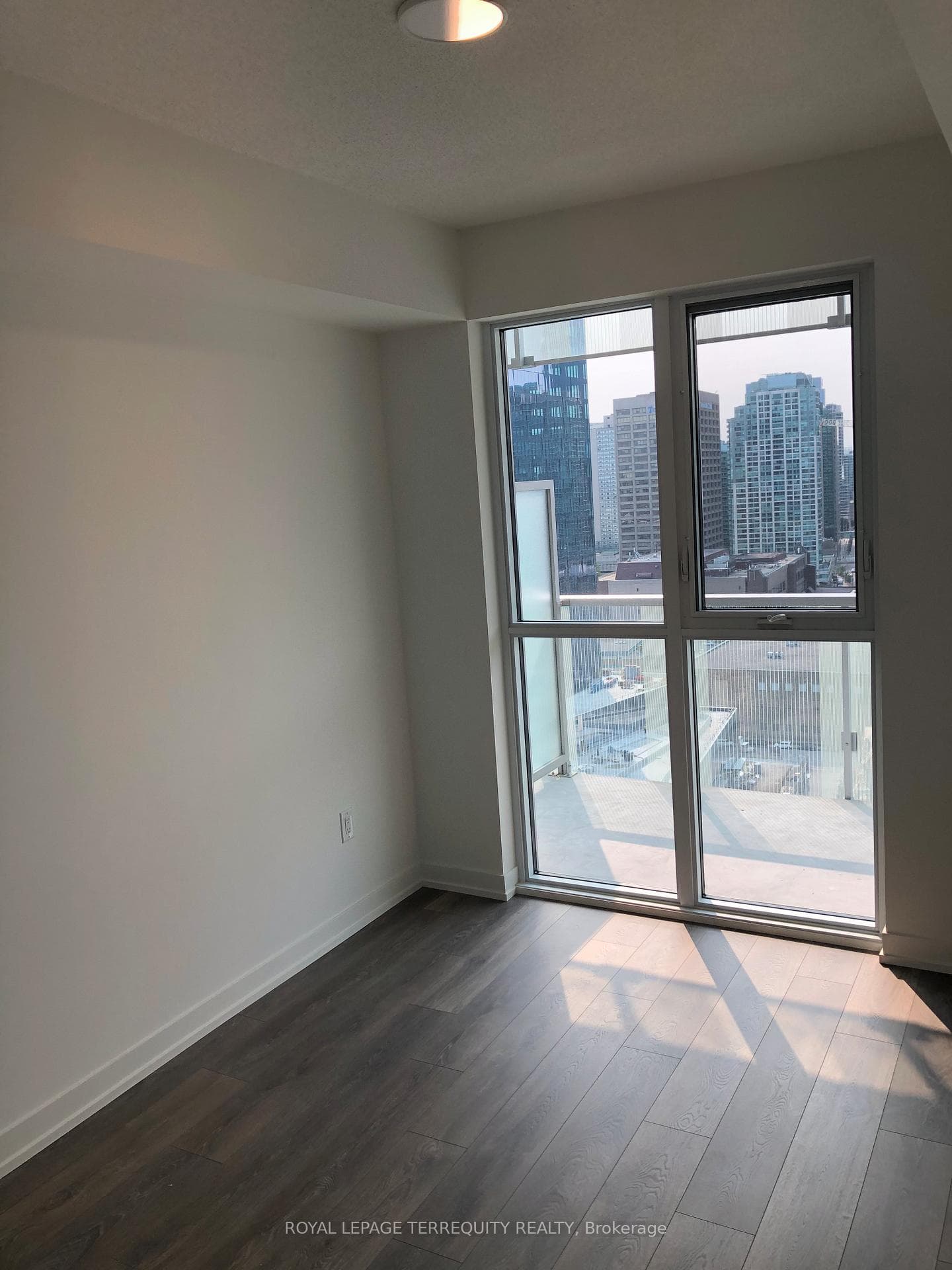 15 Lower Jarvis Street Unit 1806 photo 6