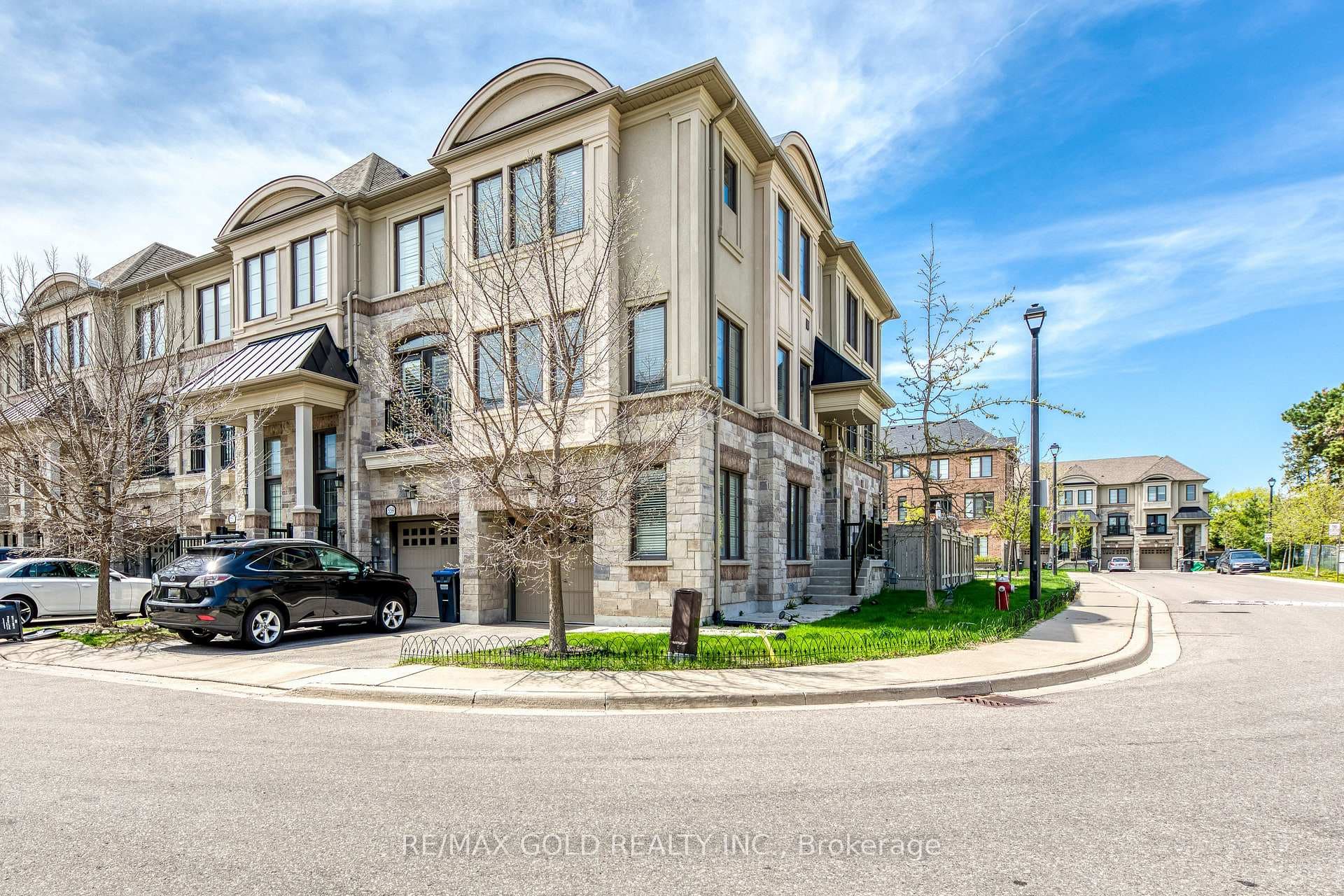 561 Mermaid Crescent photo 2