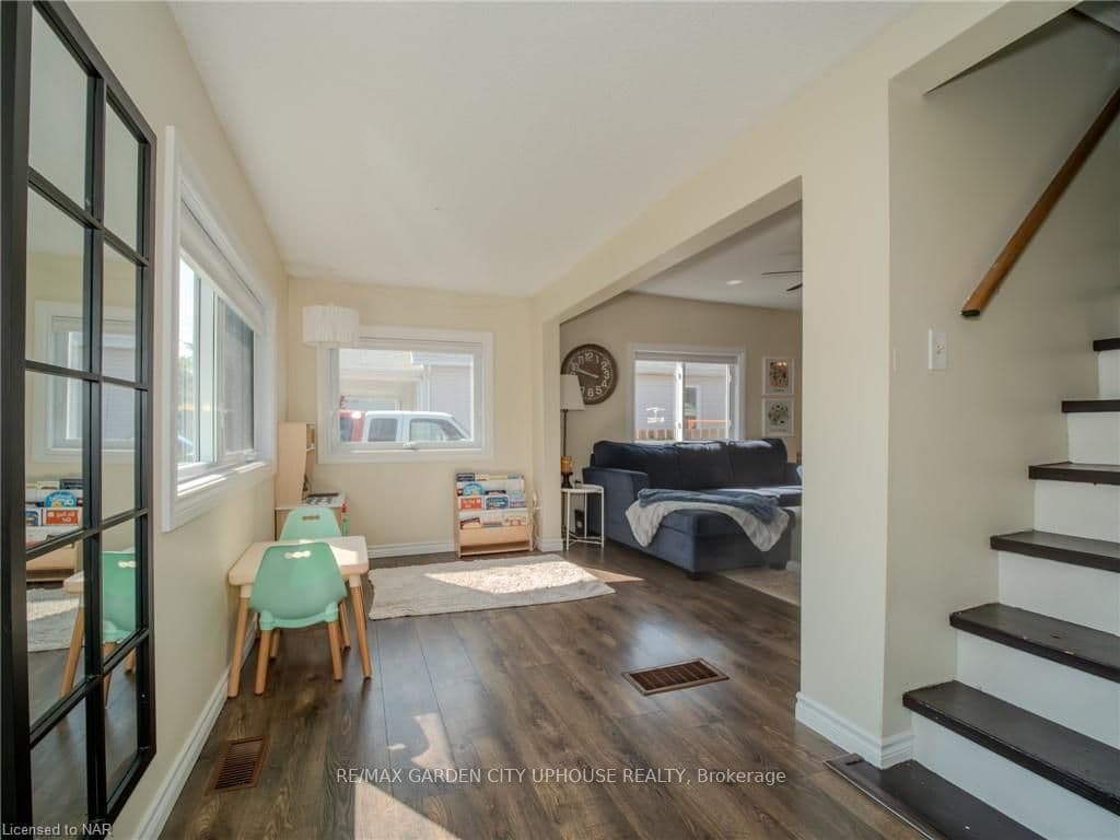 56 KINSEY Street photo 3