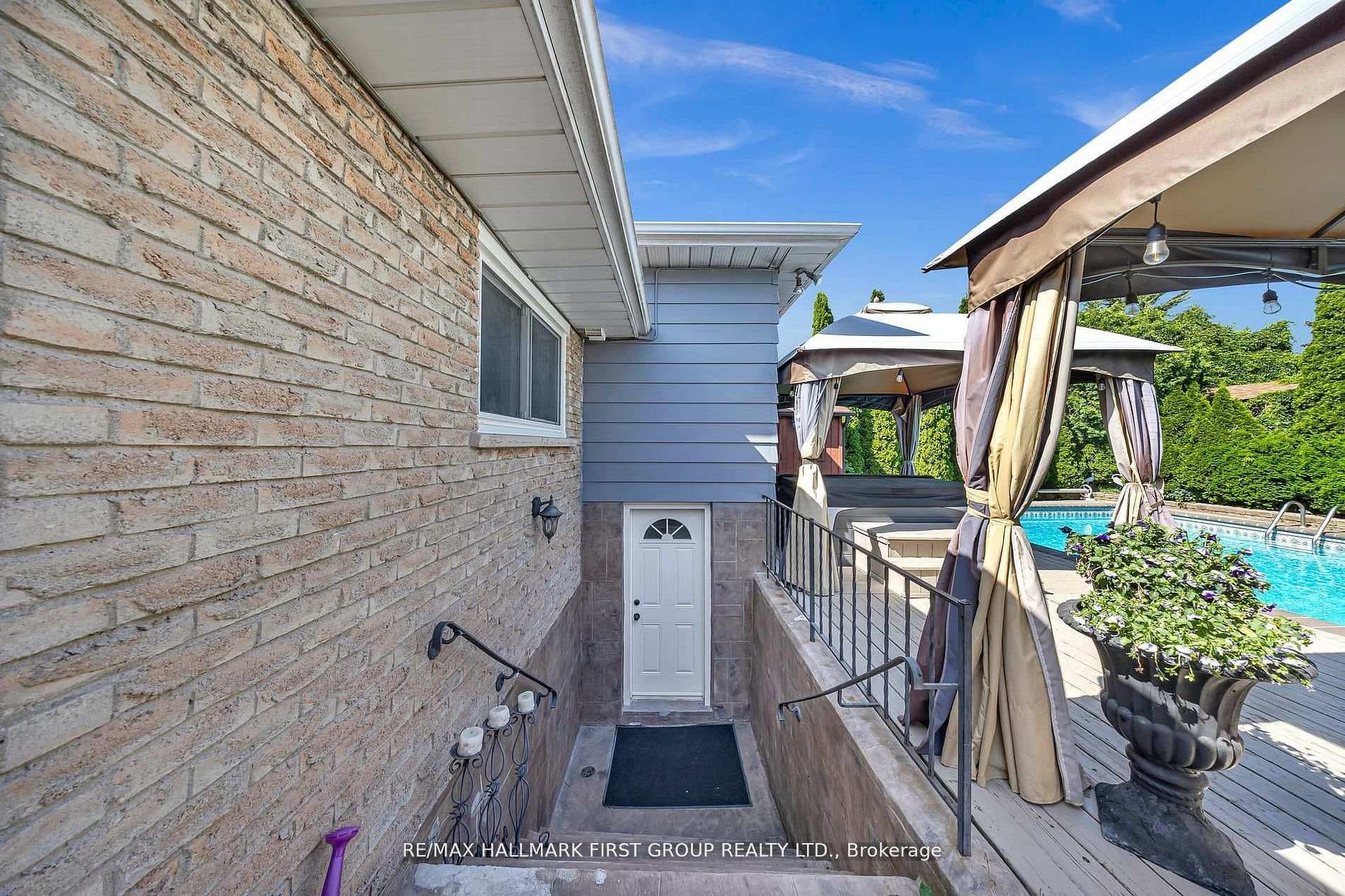 975 Brenda Court photo 35