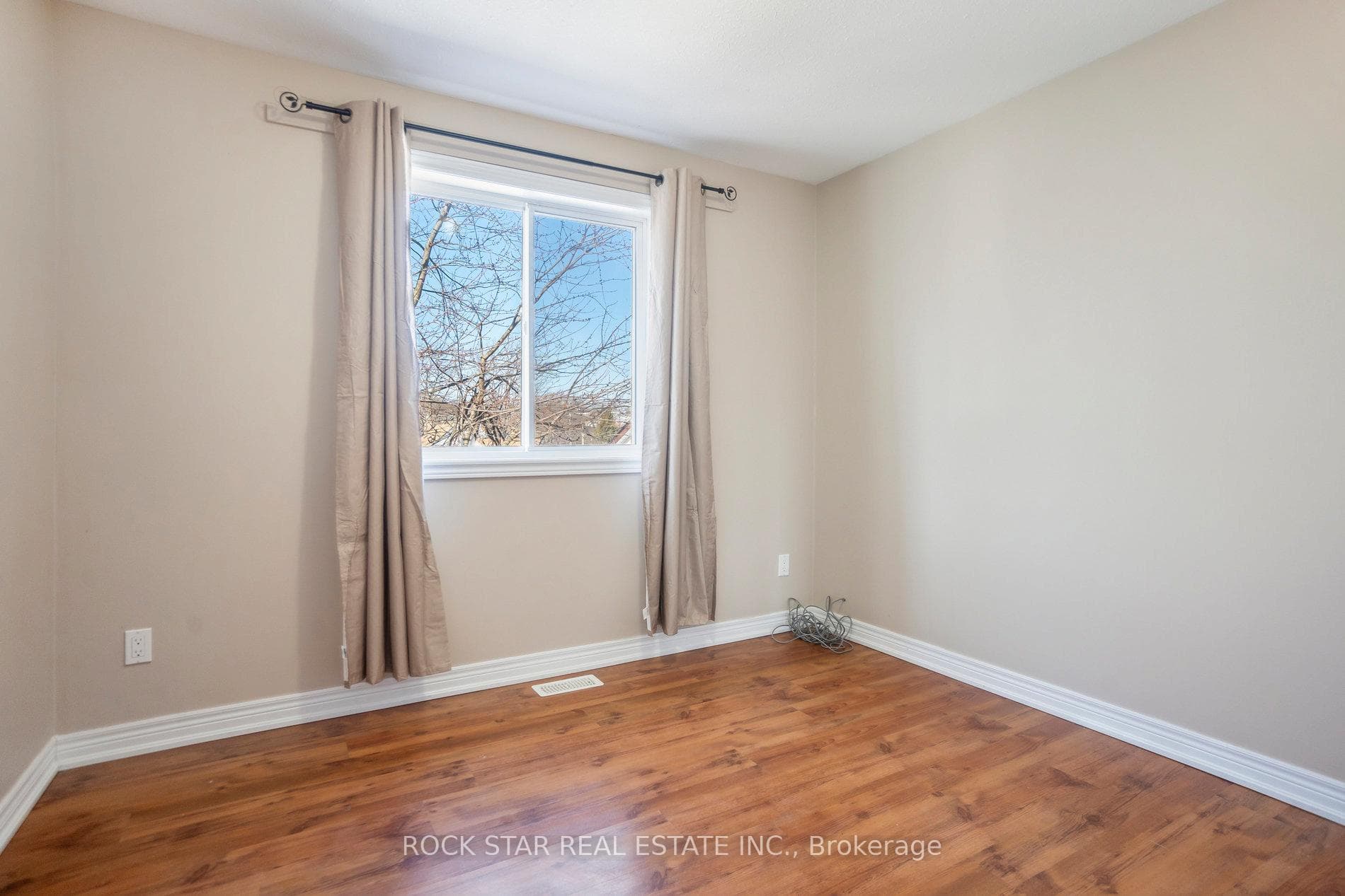 83 Wellington Street photo 18