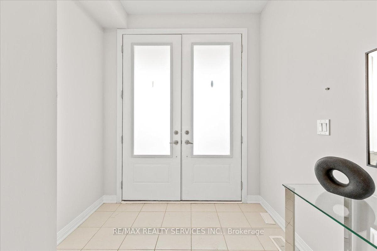 478 Robert Woolner Street photo 3