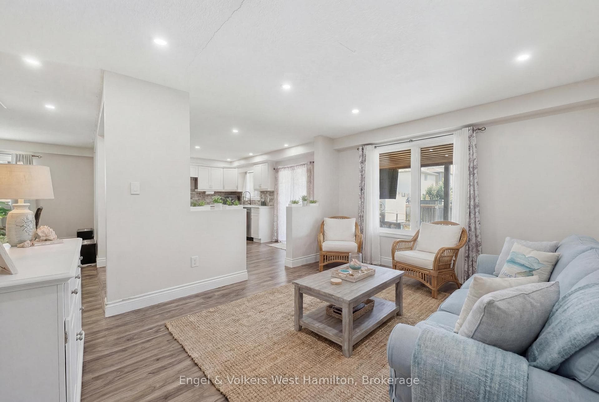 83 Davinci Boulevard photo 8