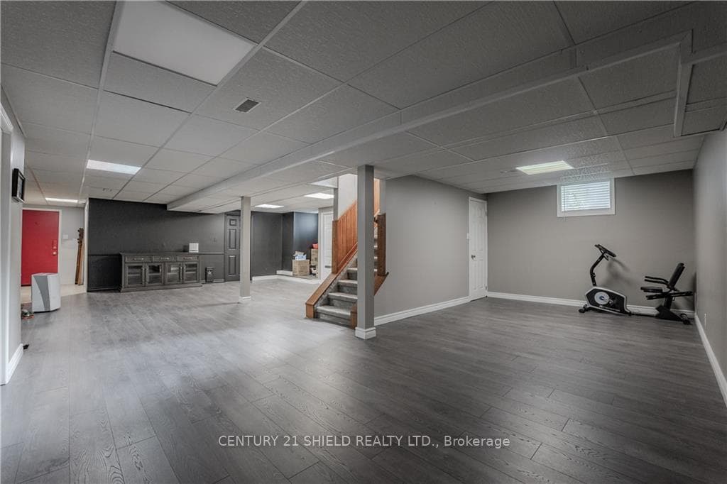 22 FAIRHOLME Drive photo 30