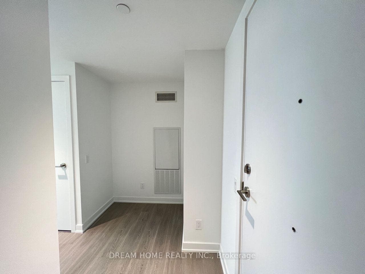 8 Wellesley Street Unit 4711 photo 4