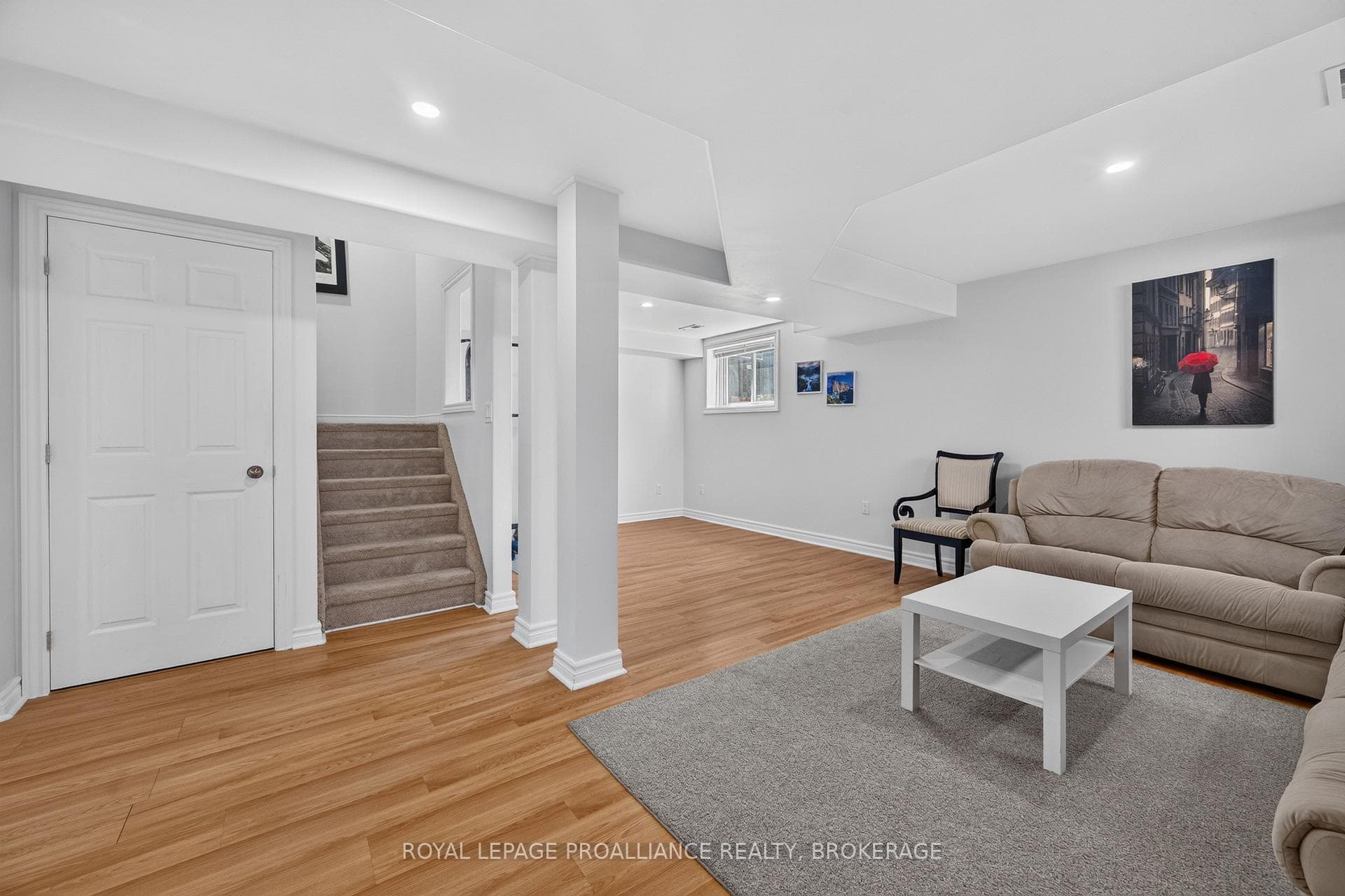 445 Maureen Street photo 28