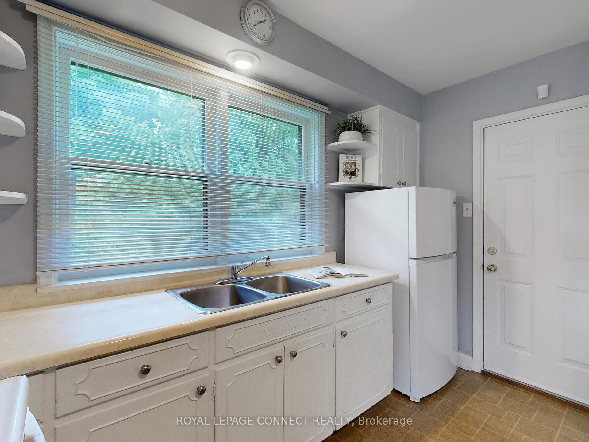 17 Panmure Crescent photo 11