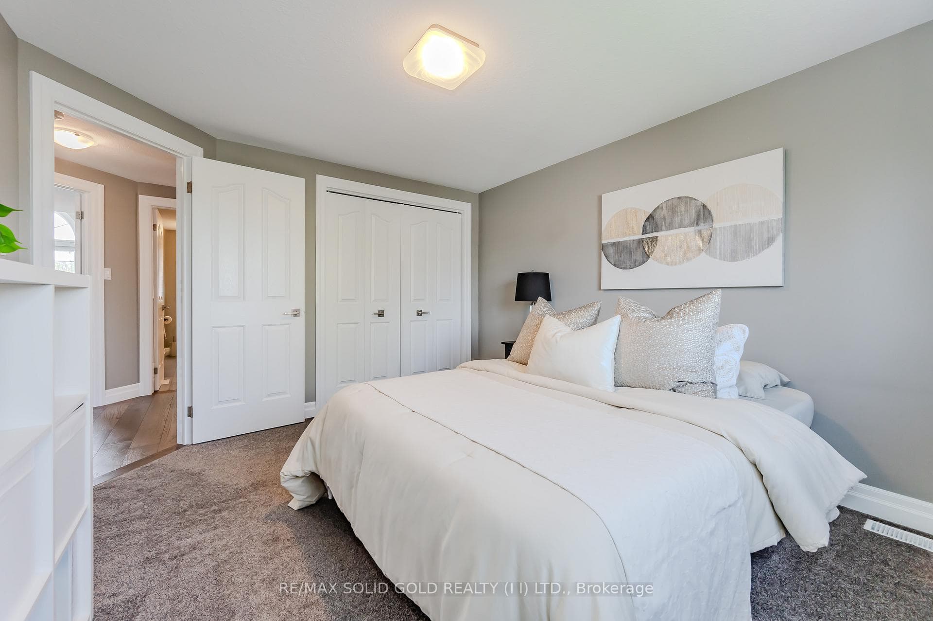 667 BREAKWATER Crescent photo 21