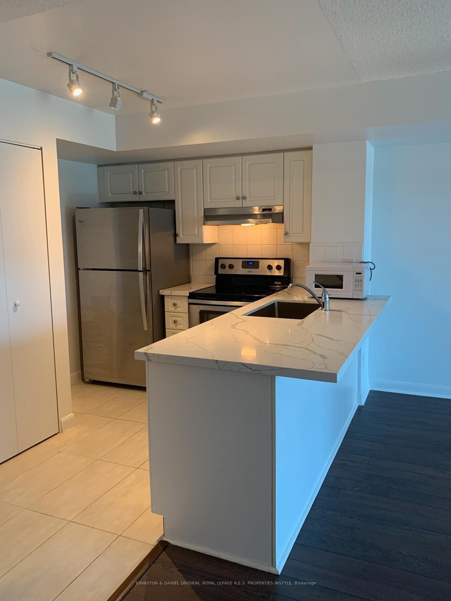 323 Richmond Street Unit 1214 photo 4