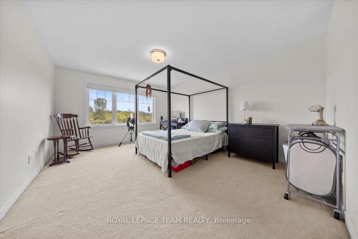 552 Jackdaw Avenue photo 18