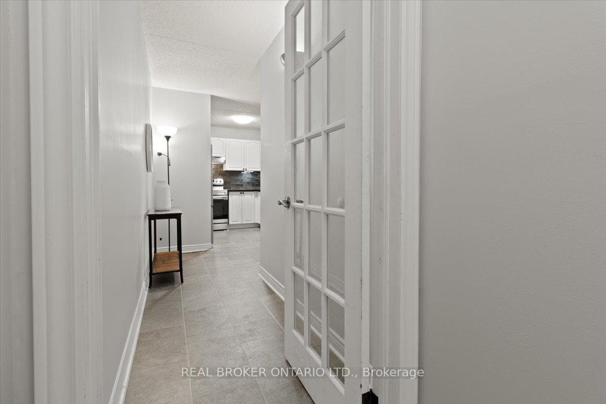 2010 Cleaver Avenue Unit 214 photo 2