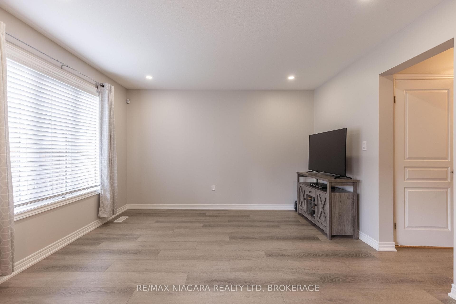 8073 Cole Court photo 8