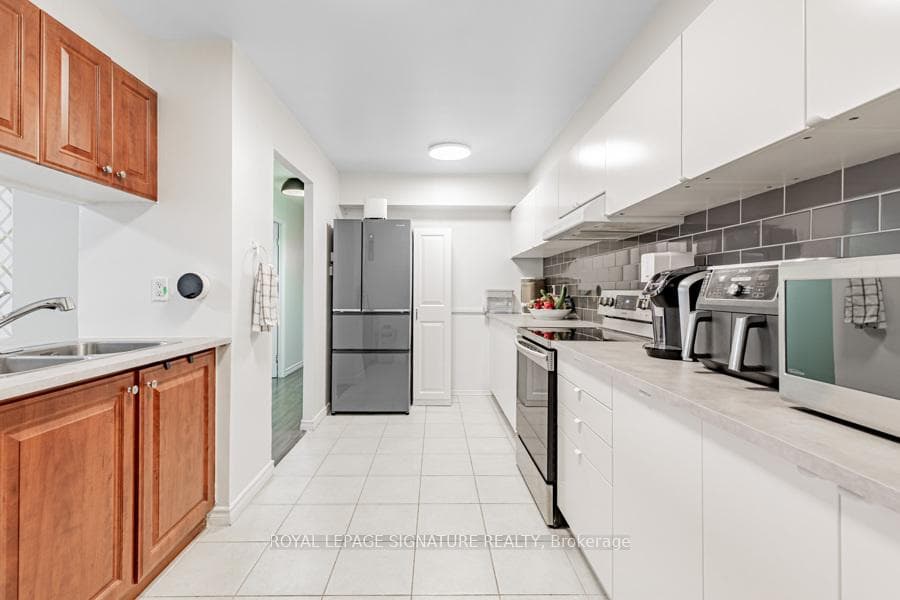 HUGE FULLY EQUIPPED KITCHEN