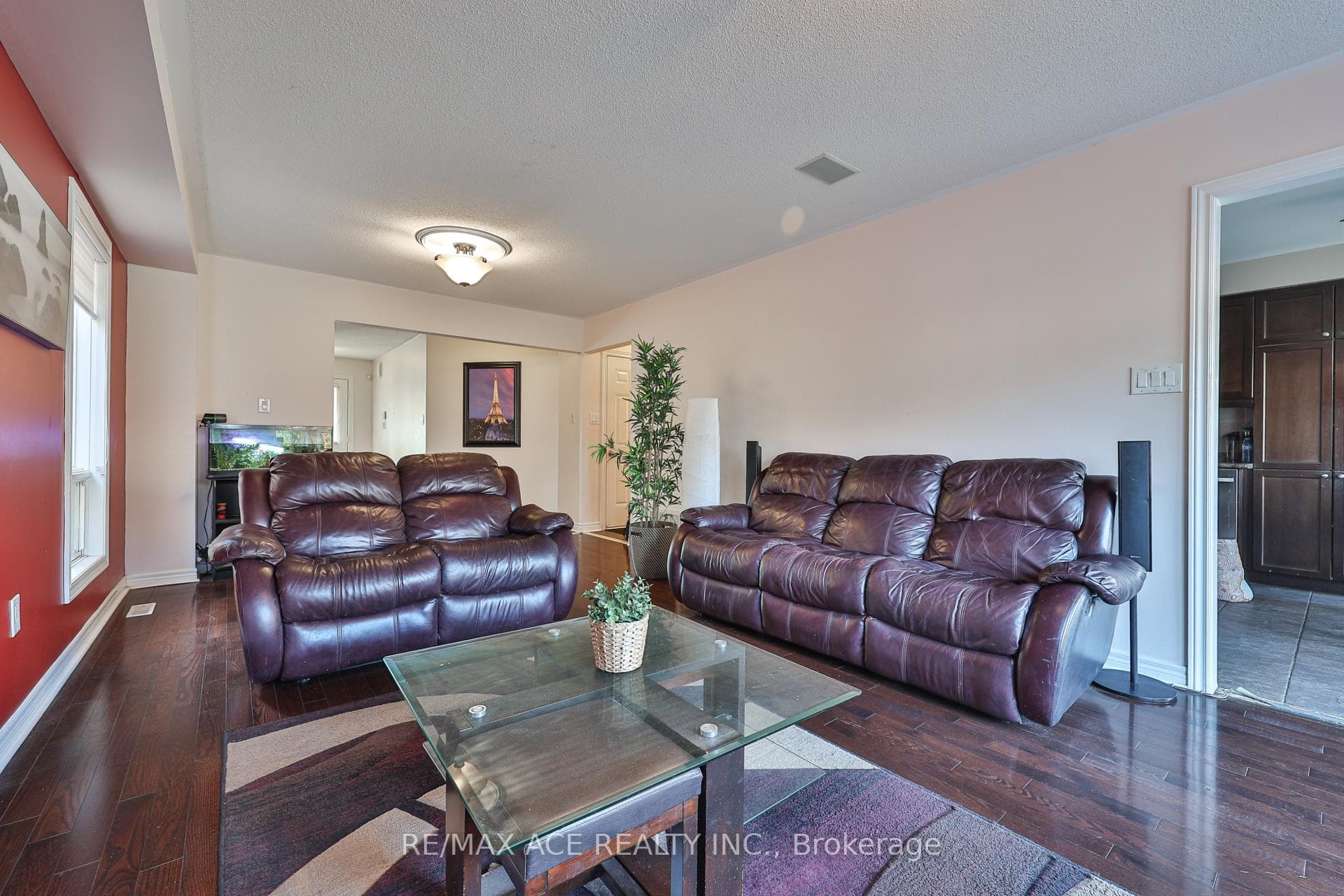 72 Taverner Crescent photo 9