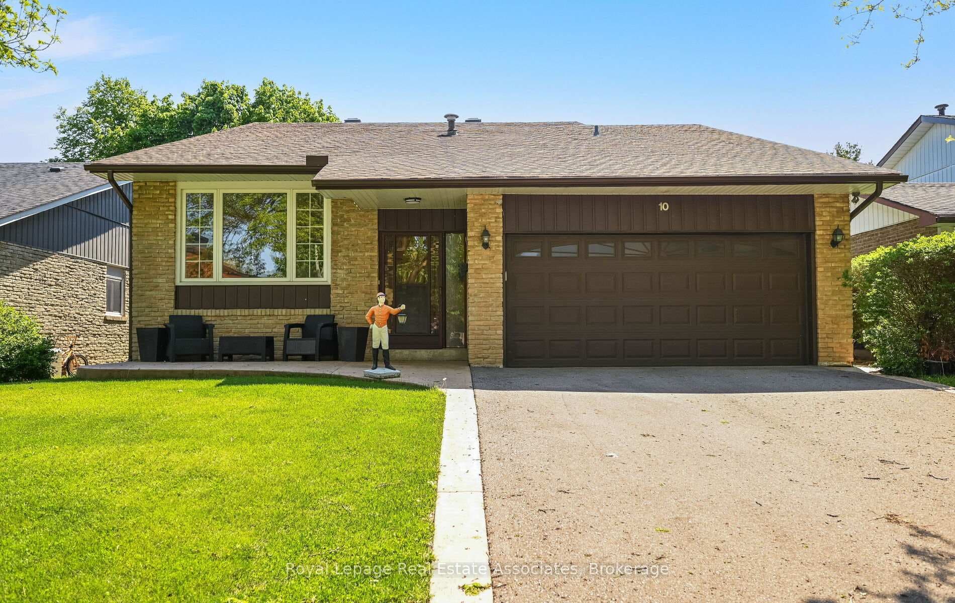 10 Charing Drive photo 1