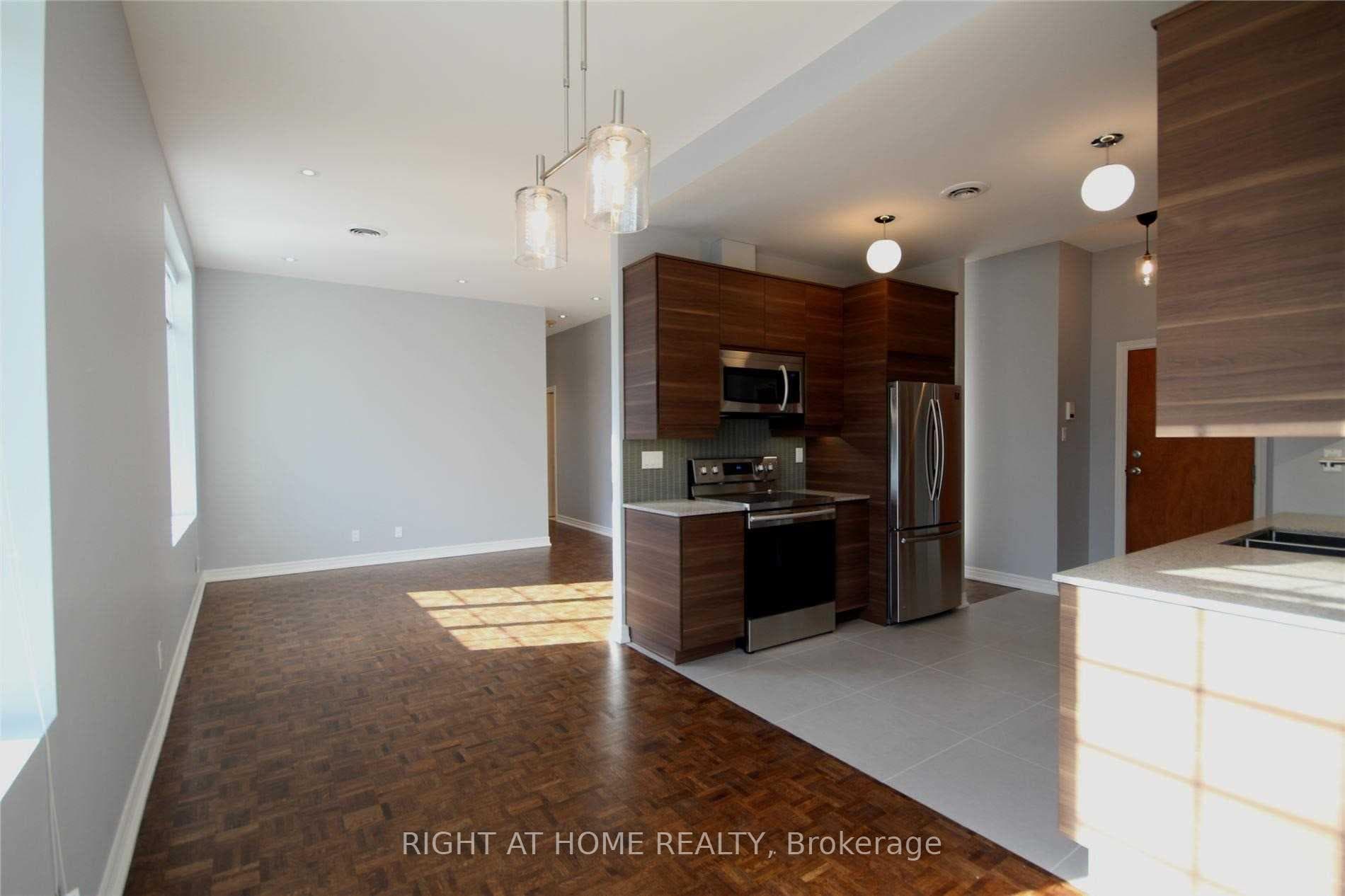 835 Dundas Street Unit 3 photo 5