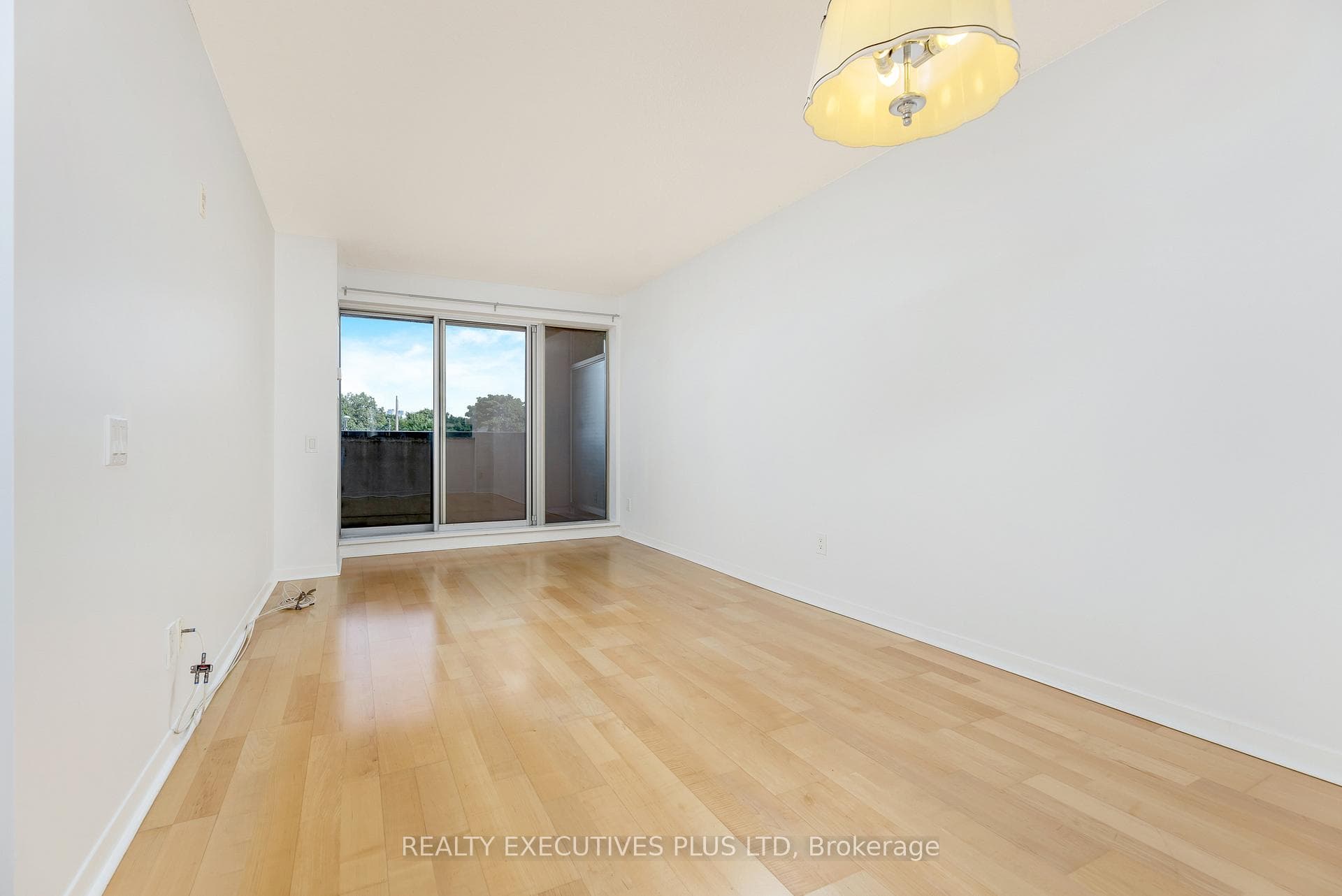 1050 The Queensway N/A Unit 212 photo 10