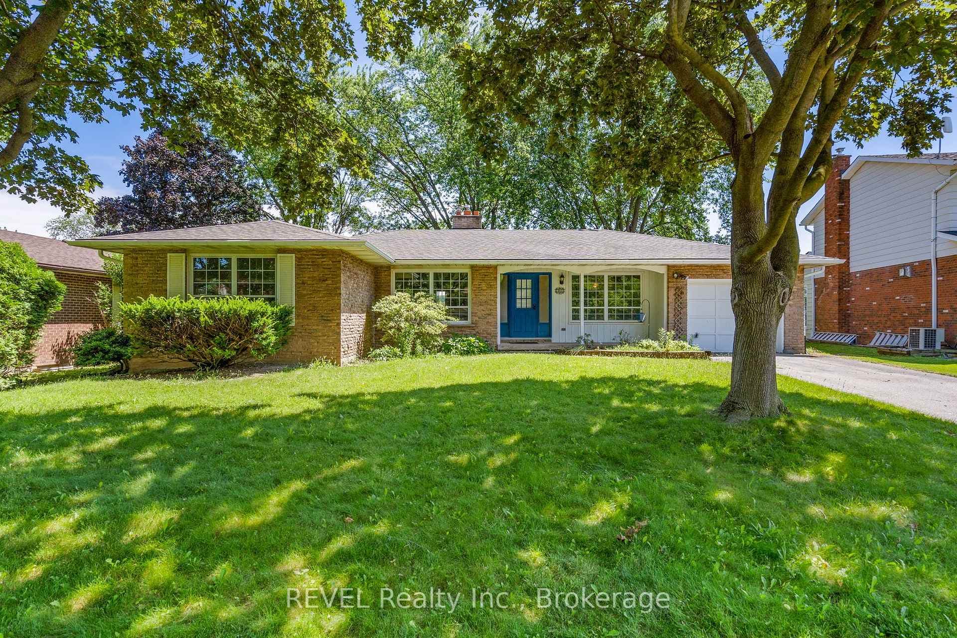 4198 Regent Court photo 1