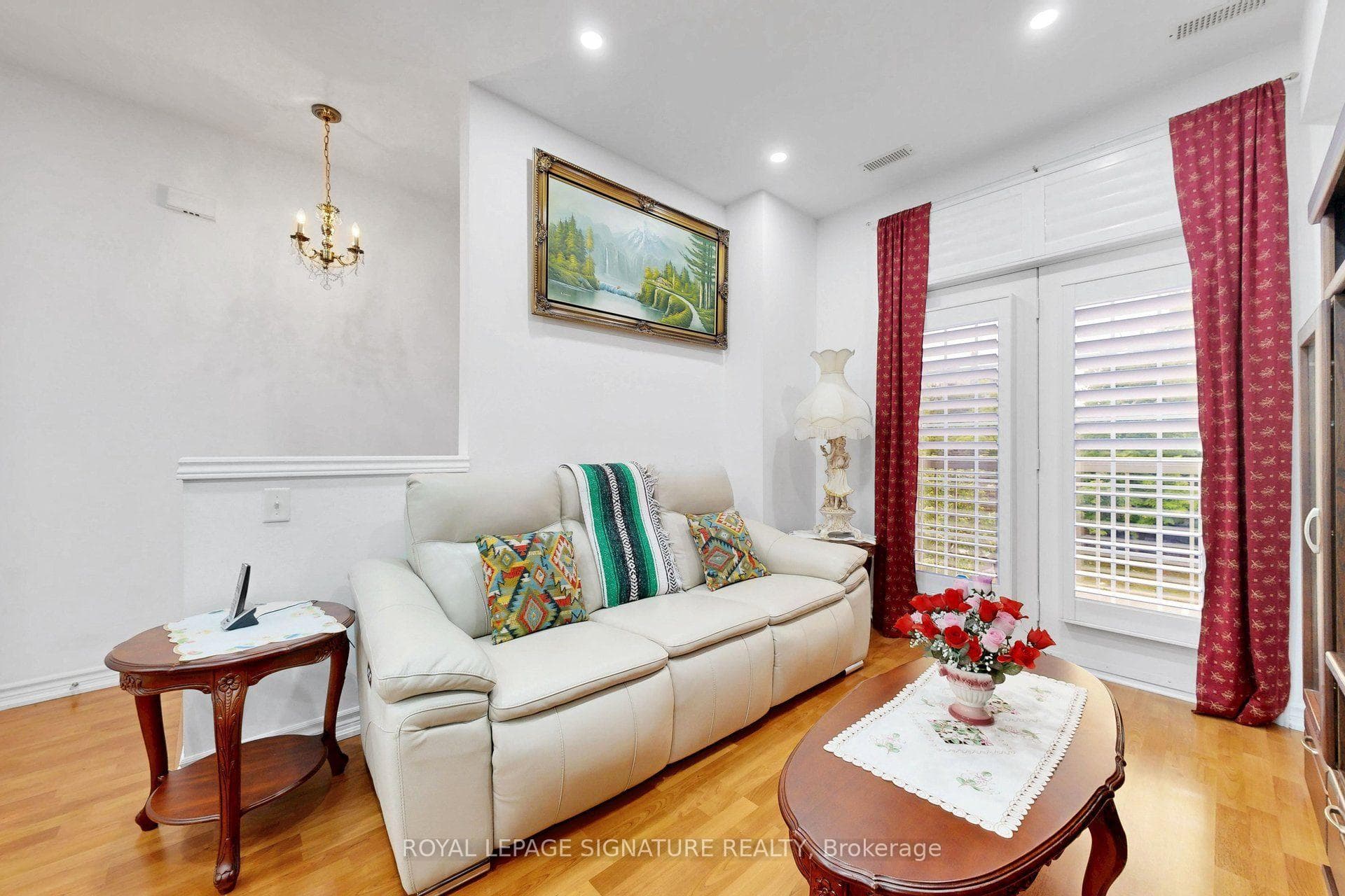 51 Piggott Mews photo 9