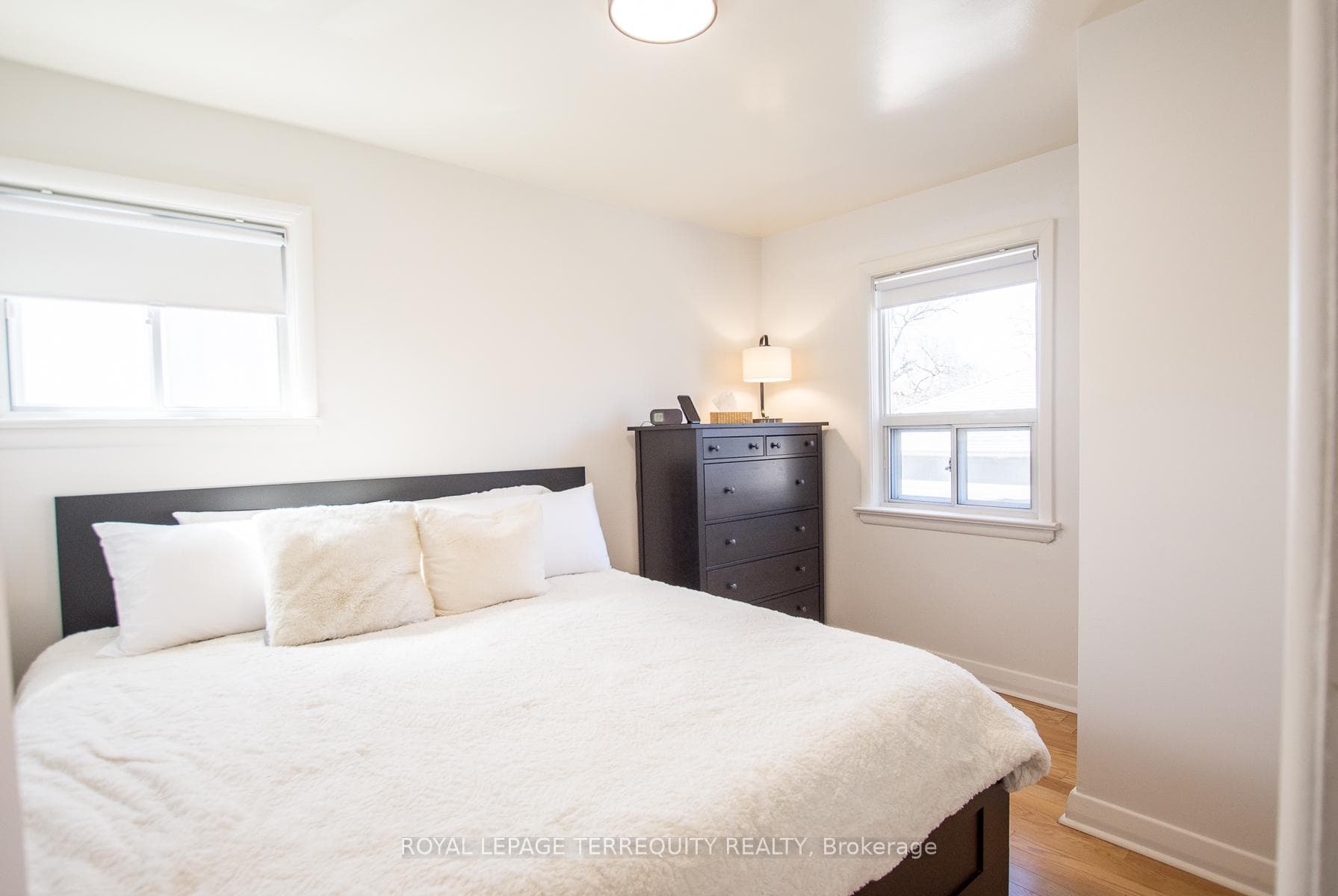 42 Sunray Crescent photo 11
