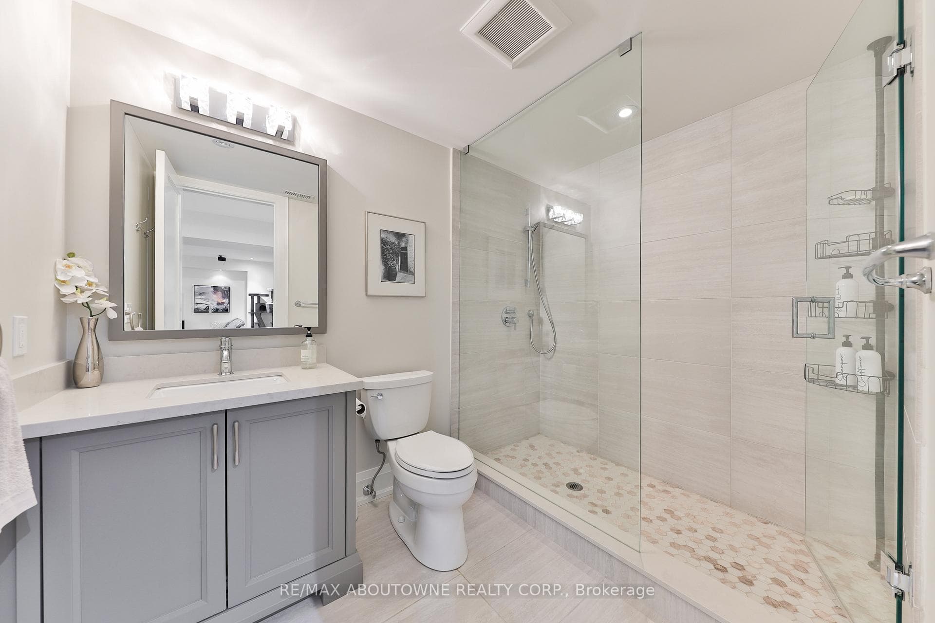 408 Saville Crescent photo 41