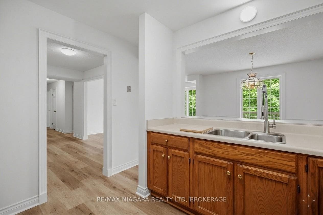Open kitchen to dining room